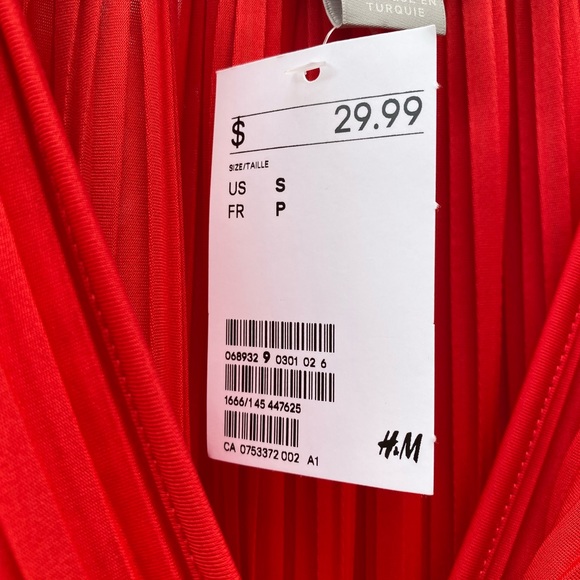 🎉HP🎉 BNWT H&M red hot sleeveless top - Picture 4 of 4